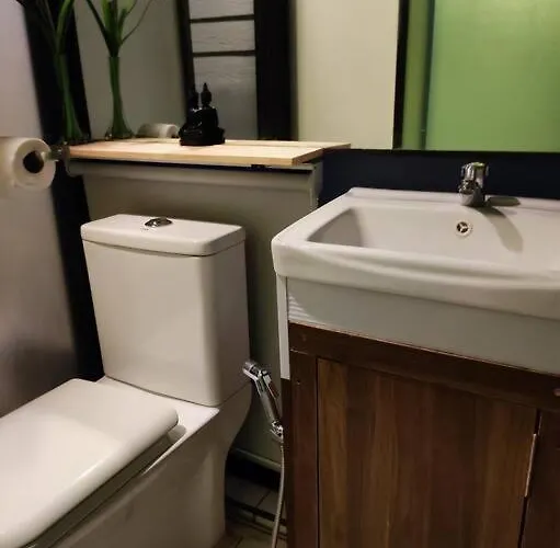 Cheapentirehouse Mel Place In With Netflix For 5pax Or Apartment
