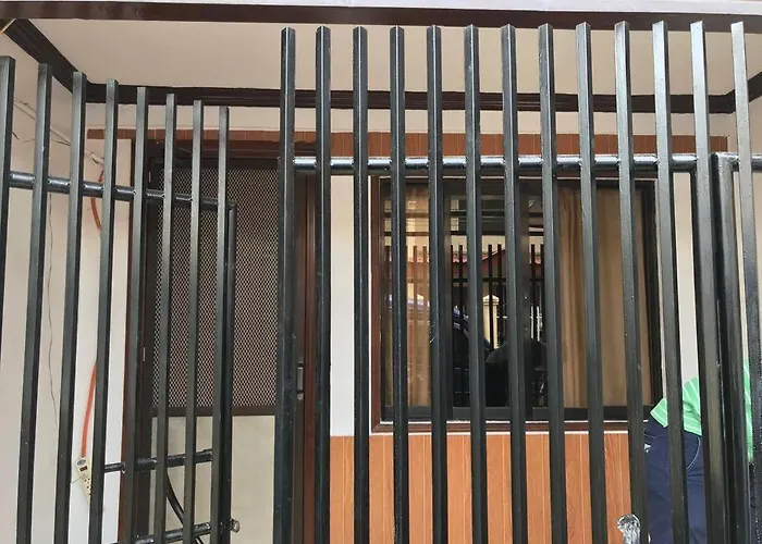 Cheapentirehouse Mel Place In With Netflix For 5pax Or Apartment