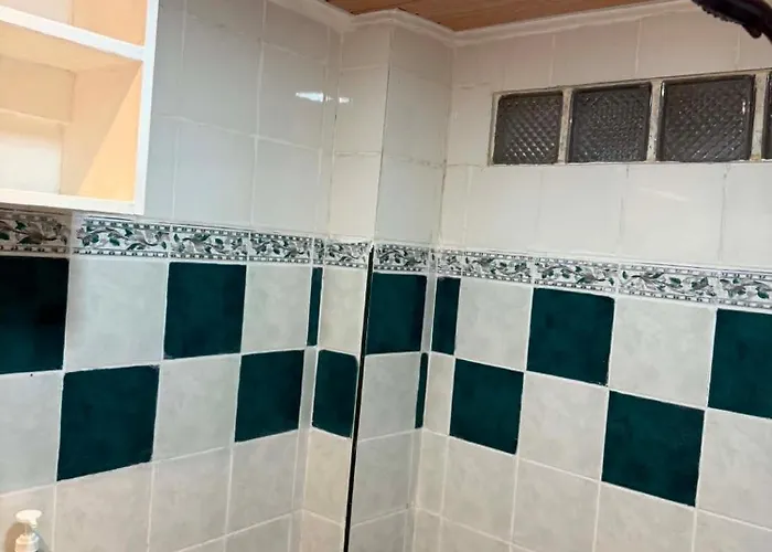 Cheapentirehouse Mel Place In With Netflix For 5pax Or Apartment